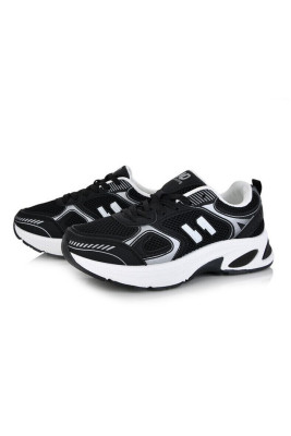 Кросівки жіночі