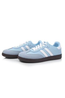 Кросівки жіночі