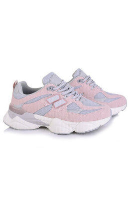 Кросівки жіночі