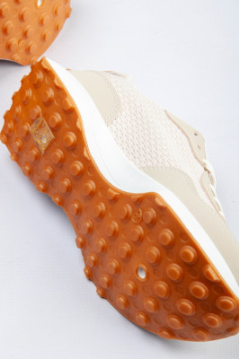 Кросівки жіночі