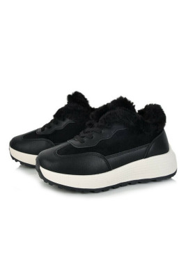 Кросівки жіночі