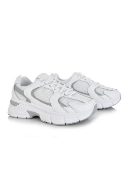 Кросівки жіночі