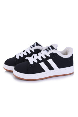 Кросівки жіночі