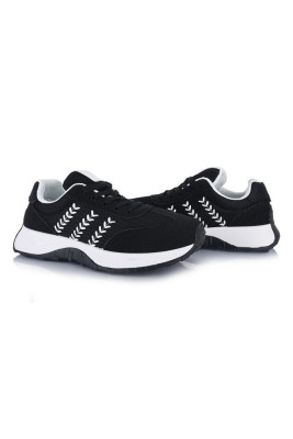 Кросівки жіночі