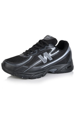 Кросівки жіночі