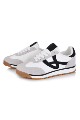 Кросівки жіночі