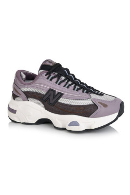 Кросівки жіночі