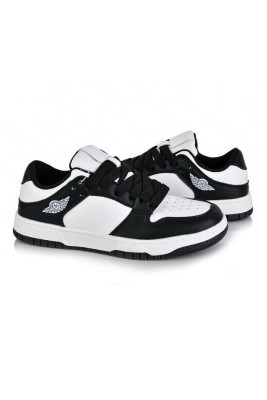 Кросівки жіночі