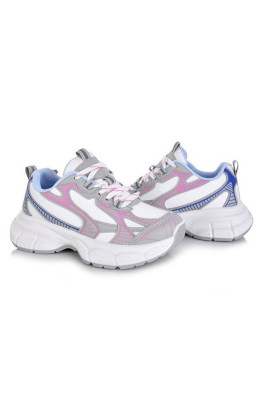 Кросівки жіночі