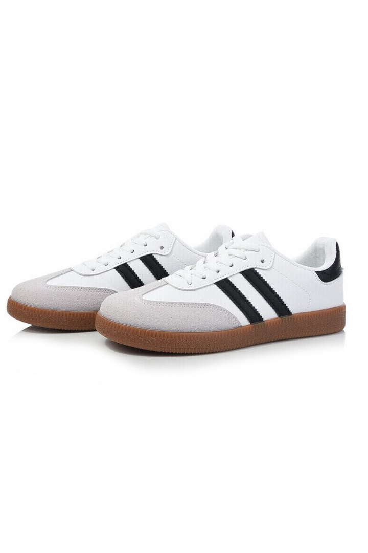 Кросівки жіночі