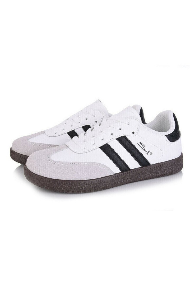 Кросівки жіночі