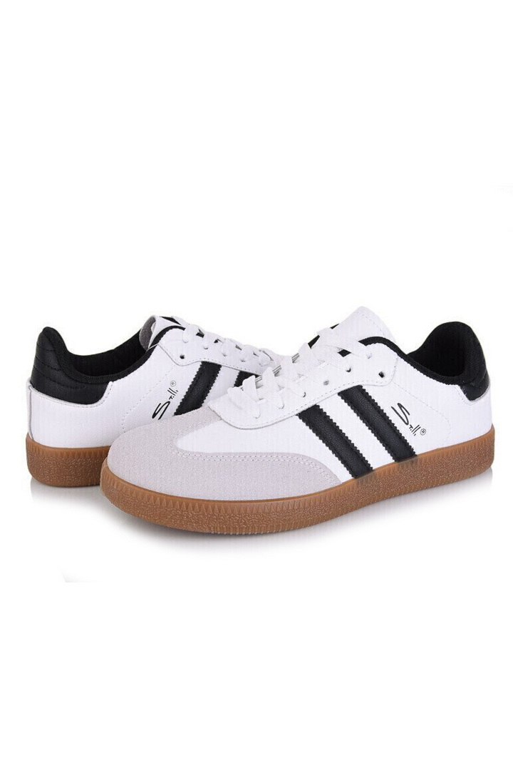 Кросівки жіночі