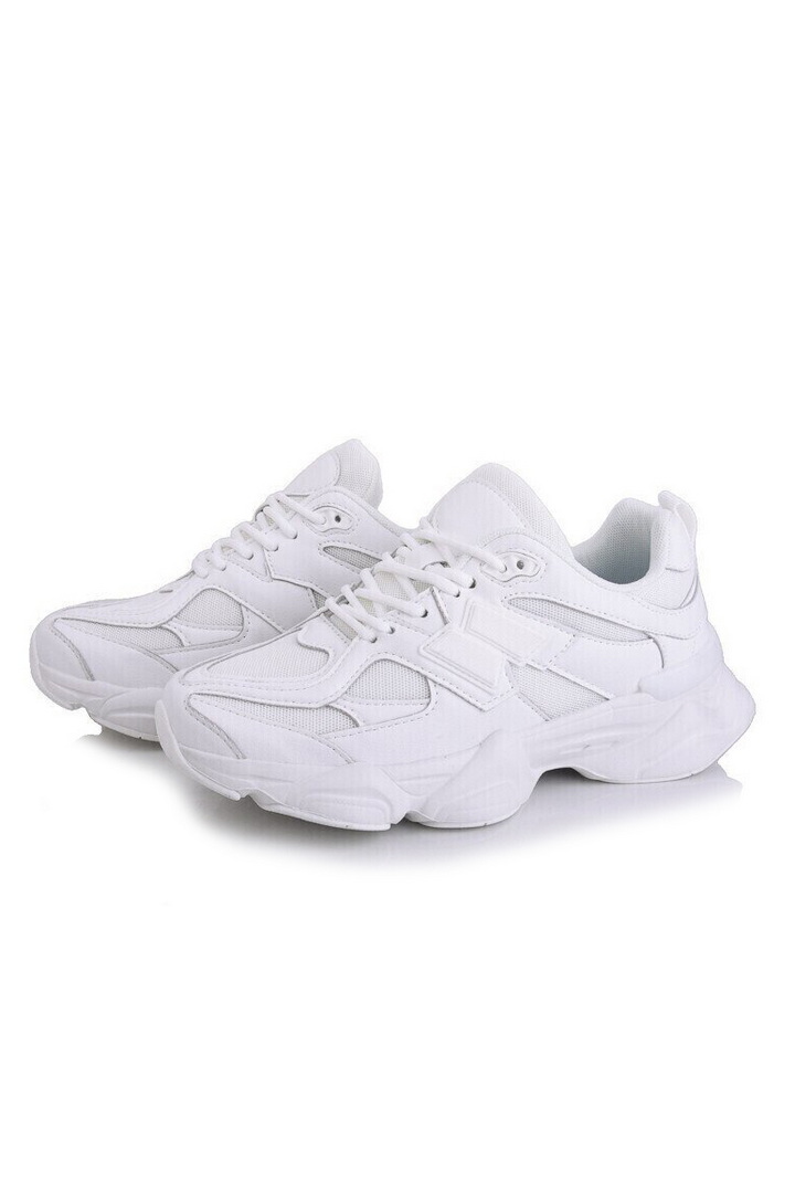 Кросівки жіночі