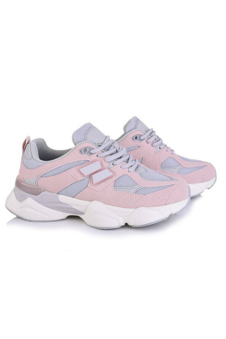 Кросівки жіночі