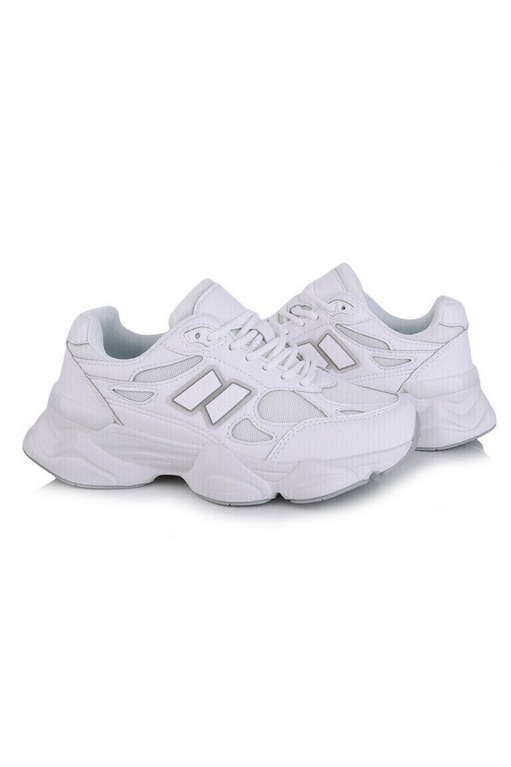 Кросівки жіночі