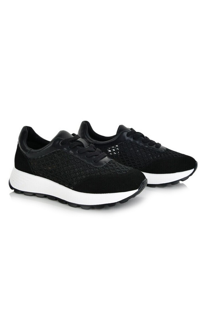 Кросівки жіночі